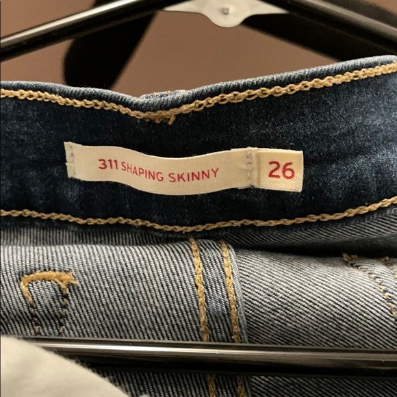 Good used condition Levi Skinny jeans - Picture 3 of 3